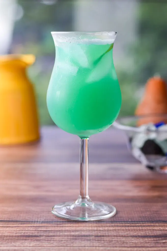 Vertical view of the tulip glass with the blue cocktail in it