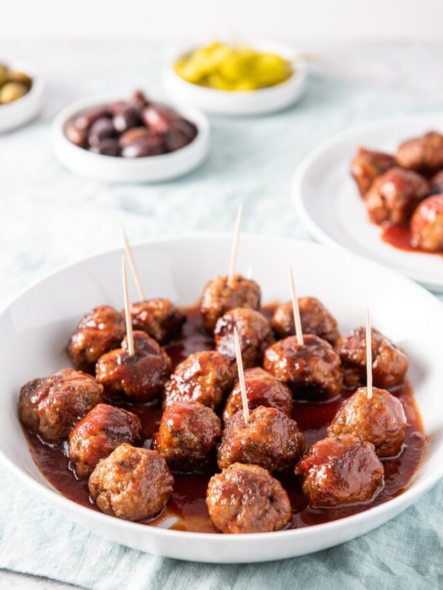 Easy Bourbon Meatballs Appetizer Dishes Delish