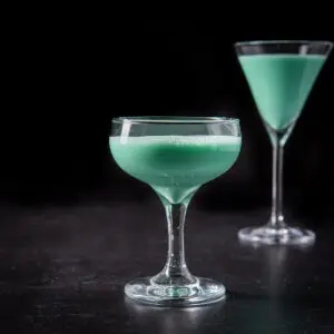 Vertical view of the coupe glass with the grasshopper cocktail - square