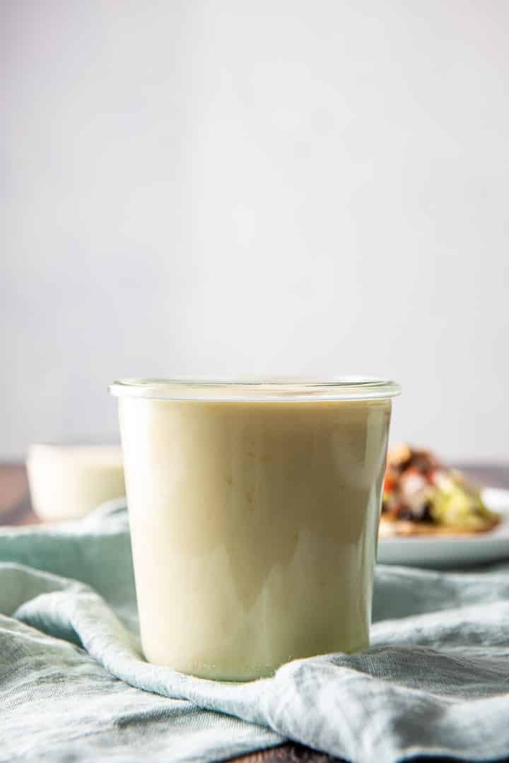 Vertical view of the sauce in a weck jar