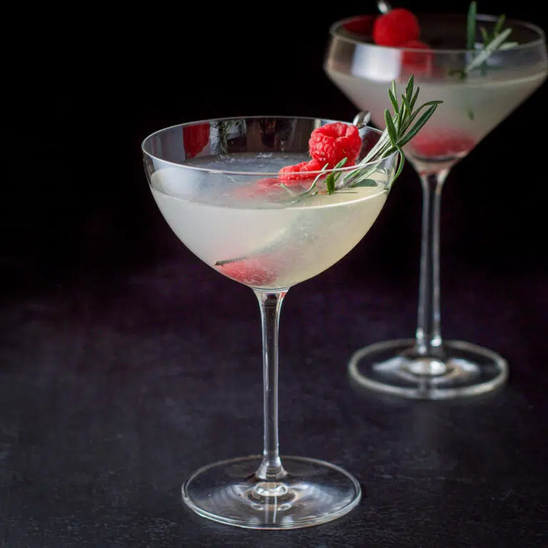 Mistletoe Martini | The Kissing Cocktail