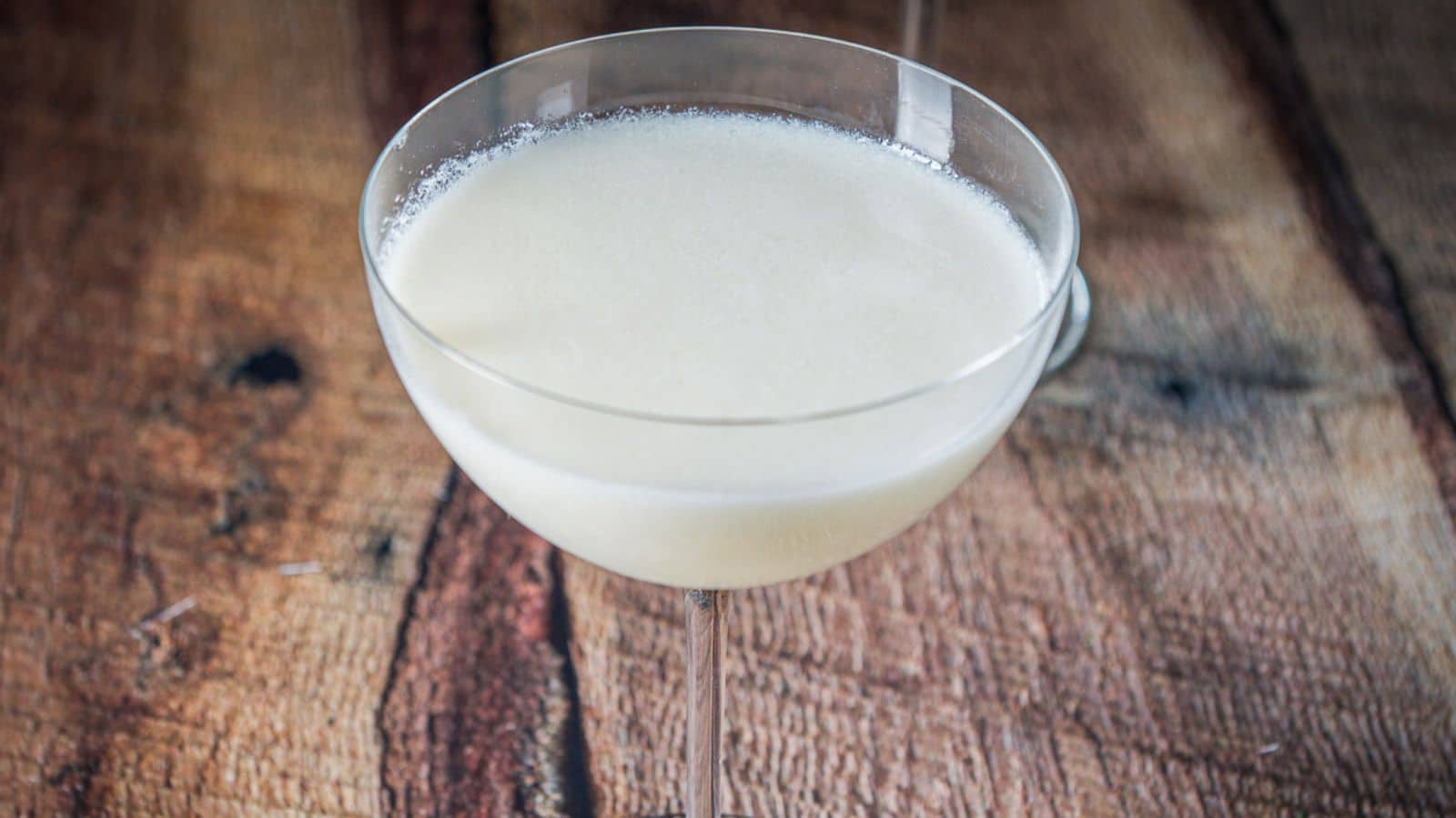 a bowl cocktail glass with the lemon cream cocktail