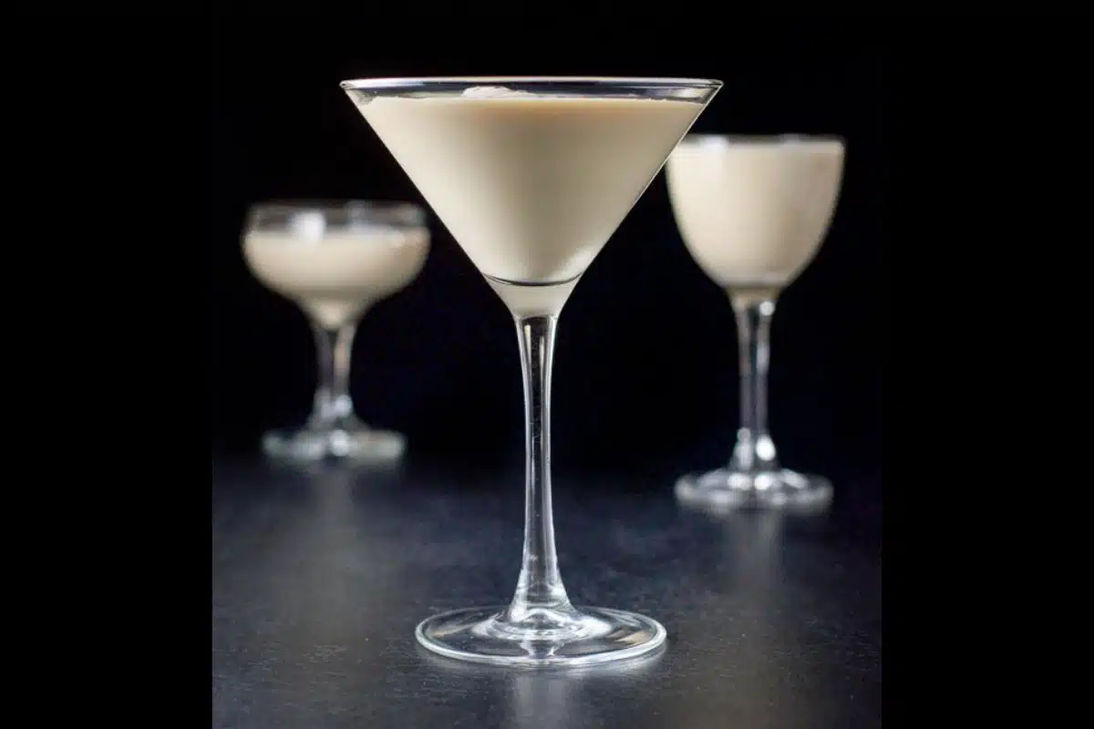 Vertical view of the creamy cocktail in the martini glasses and coupe