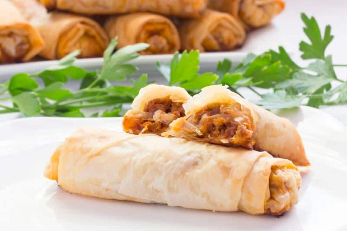 Three pieces beef cigars.