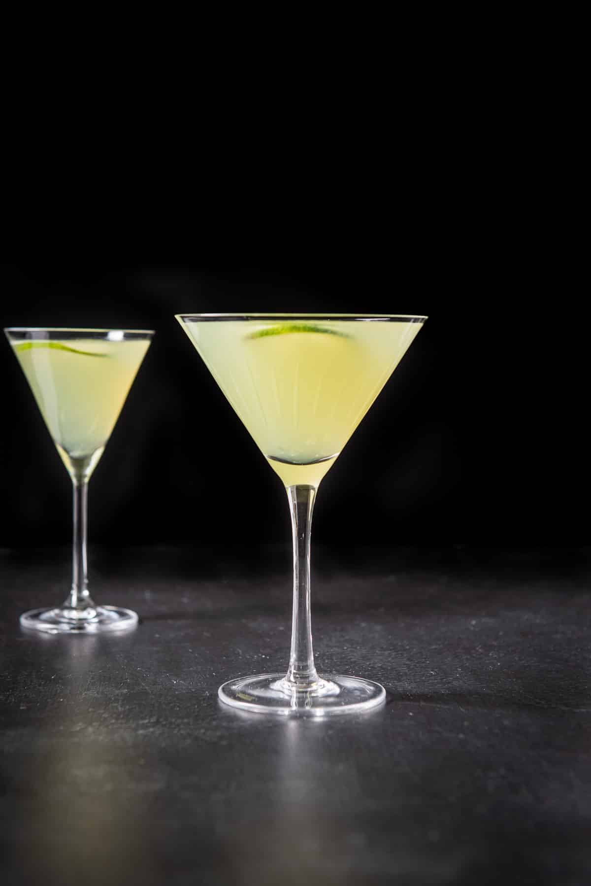 Vertical view of the glasses filled with the lime cocktail with slices of lime floating